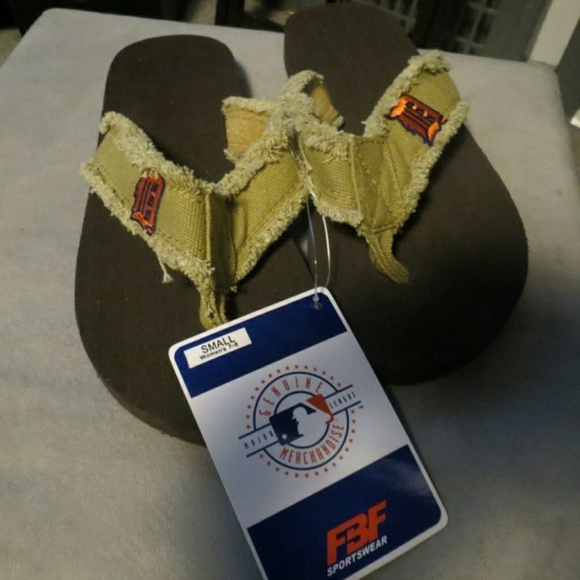 detroit tigers flip flops